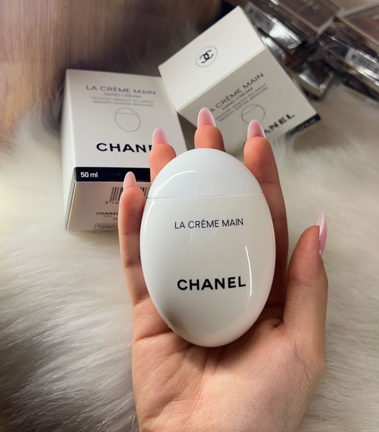 La Crème Main de Chanel, un soin complet pour les mains et les ongles.